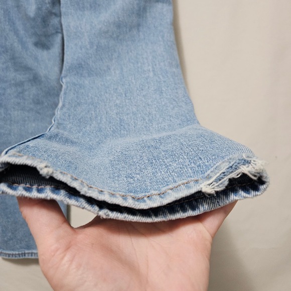 American Eagle Super High Rise Straight Mom Jean Light Wash Size 4R Raw Hem - Picture 3 of 10